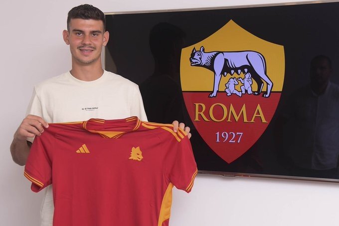 Български вратар подписа с Рома