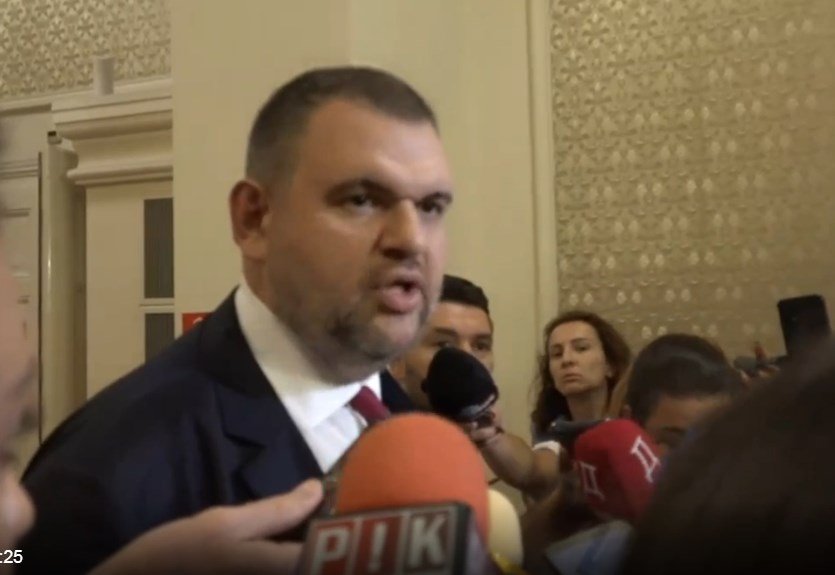 ПИК TV! Пеевски: Не трябва да има ограничения за мандатите на кметовете (ВИДЕО)