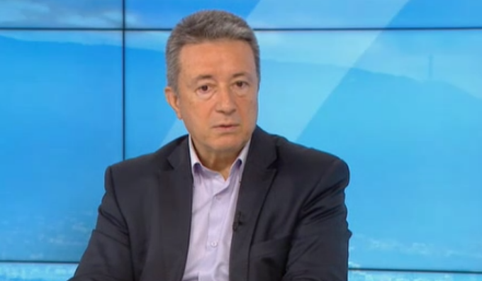 Янаки Стоилов: В Конституцията няма място за приповдигнати литературни текстове