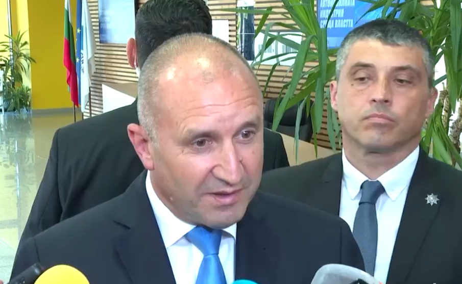 Радев: Необходими са аварийни мерки за привличане и задържане на хора с качества в Българската армия