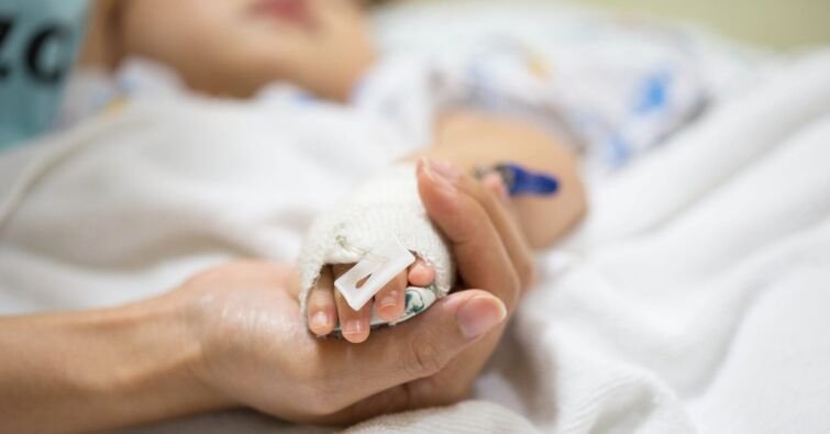 ДОБРА НОВИНА: Изписват до дни момченцето, поразено от мълния