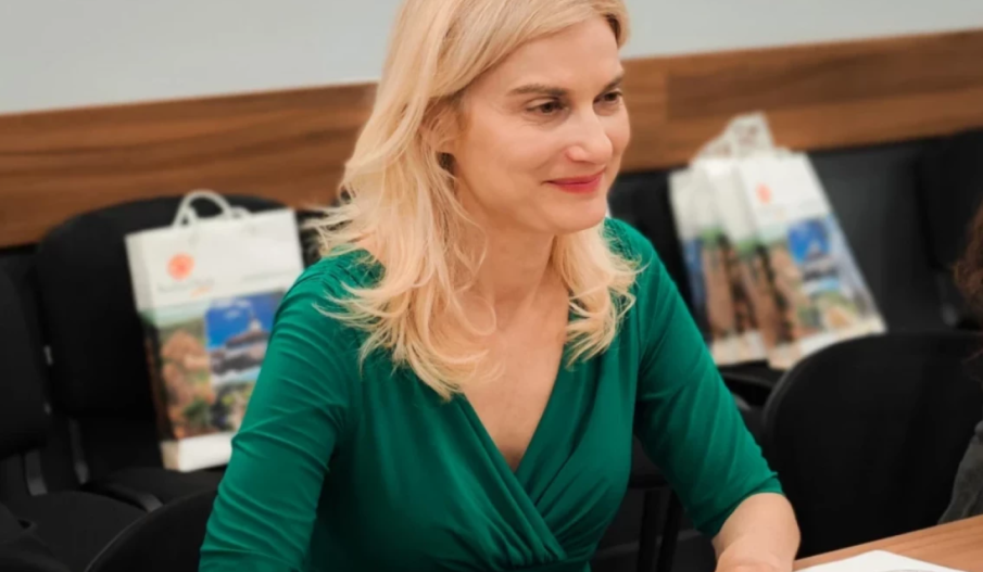 Министърката на туризма: Искането на оставки се изтърка