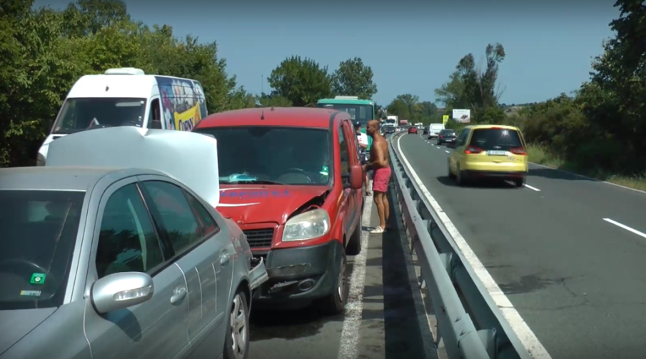 Тежка катастрофа затапи автомагистрала Тракия
