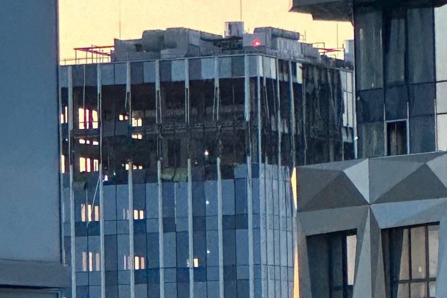 Дрон удари сгради в бизнес център в Москва