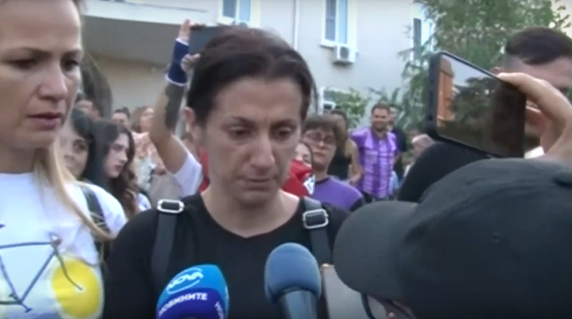 Майката на обезобразеното момиче проговори на протеста в Стара Загора