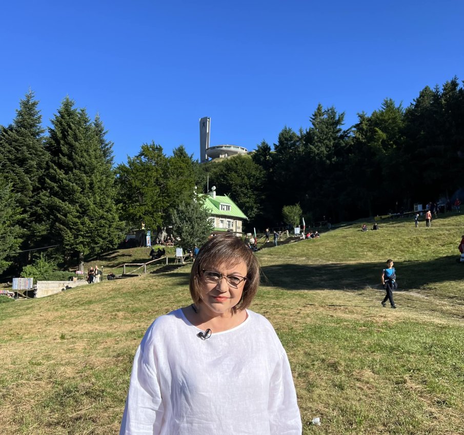 САМО В ПИК И РЕТРО: Майката на Нинова я охранявала на Бузлуджа (СНИМКИ)