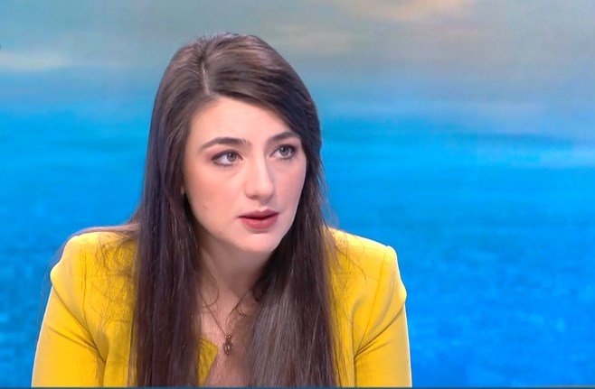 Бременната Лена увърта за зависимостите на ППДБ от ГЕРБ, каза как ще официализират връзката си: Наложената сглобка върши работа