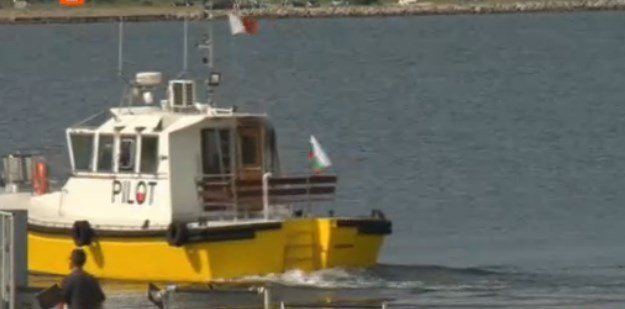 Пилотски катер спаси бедстващ сърфист край Варна