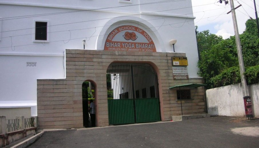 МИСТЕРИОЗНА СМЪРТ: 46-годишна българка почина в училище по йога в Индия