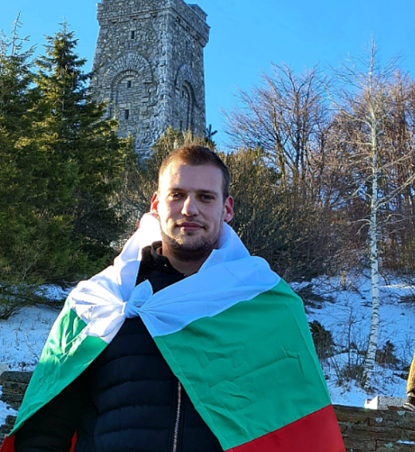 Вижте как вторият арестуван по случая с нарязаната Дебора разиграва МВР