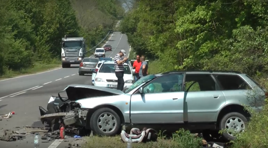 Верижна катастрофа на пътя Плевен-Ловеч: Автомобил се е запалил