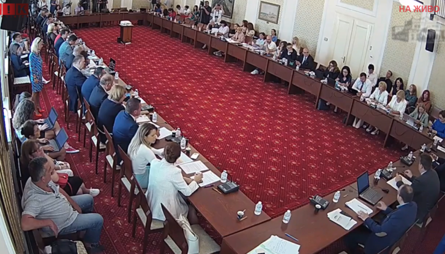 ПЪРВО В ПИК TV! Депутатите в правна комисия подхващат предложенията на Петков, Пеевски и Борисов - ГЕРБ и ДПС мълчат за хрумката интимна връзка (ОБНОВЕНА/НА ЖИВО)