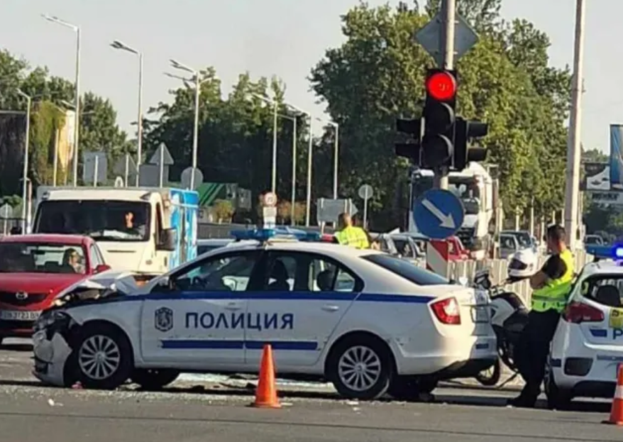 Камион и патрулка се удариха в Пловдив