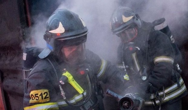 Семейство оцеля по чудо след взрив на батерия на електрически велосипед