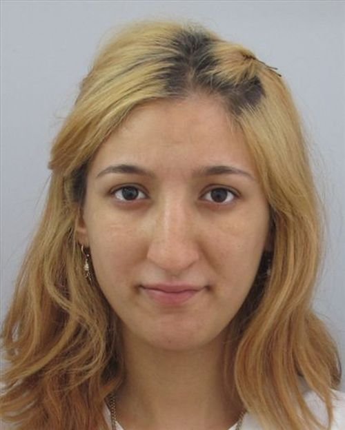 Полицията в Плевен издирва млада жена и 2-годишно дете