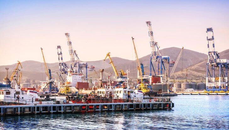 Взривове и стрелба край руското черноморско пристанище Новоросийск