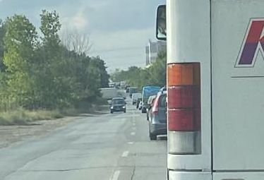 Докога ще траят ужасните тапи по Ломско шосе покрай Обеля?! (СНИМКИ)