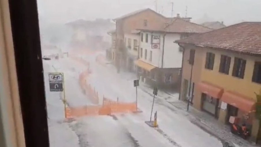 Мощна буря връхлетя Удине в Италия – улиците са под дебел слой лед (ВИДЕО)