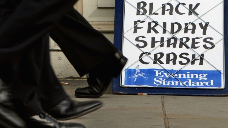 СЪВСЕМ ИЗПЛИСКАХА ЛЕГЕНА! Британските банки изхвърлят думи като черен пазар, мъжки и женски - били обидни