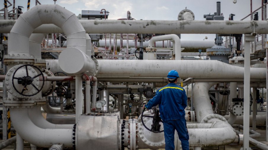 Полша възстанови трафика по петролопровода Дружба