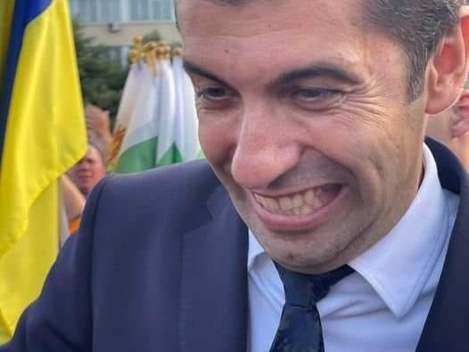 Дано Кирчо не изяде нещо развалено на Корал, че, ако се продриска от миди, ще ни надуят главите, че Путин го трови