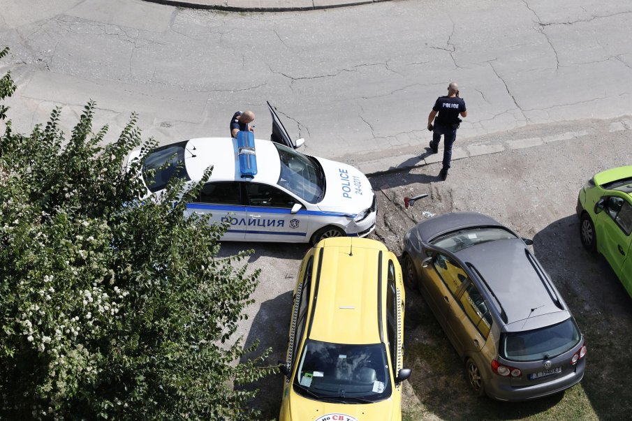 Патрулка блъсна такси в София
