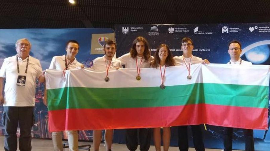 Български ученици спечелиха пет медала на олимпиада по астрономия