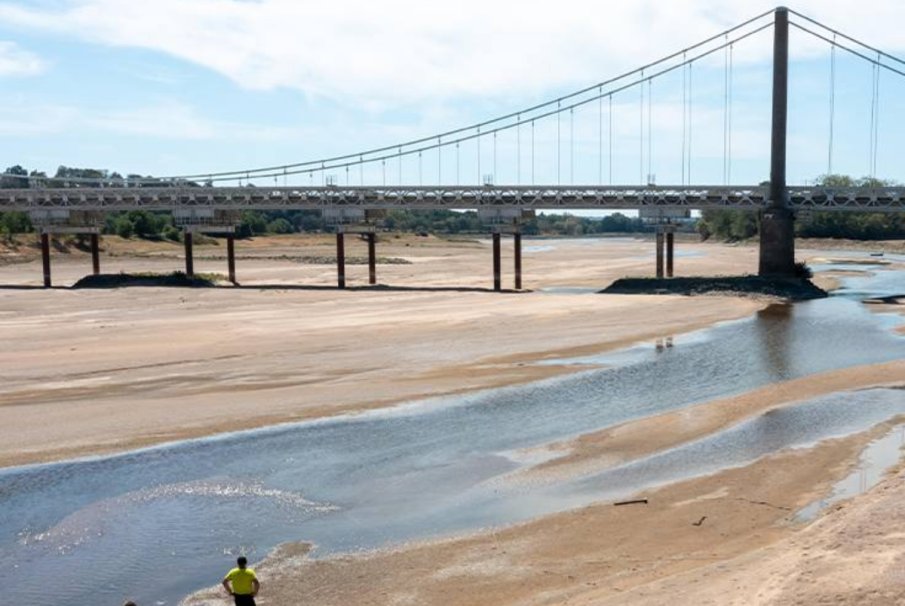 Климатолози бият тревога: Река Рейн пресъхва