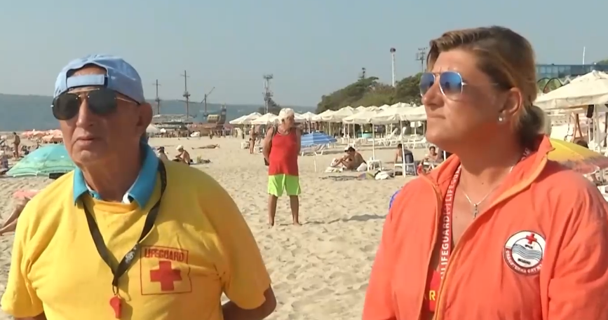 Спасителите остават на плажа в Бургас до 15 септември