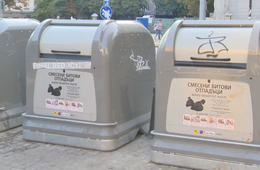 Подменят контейнерите за смет в столичния квартал Младост