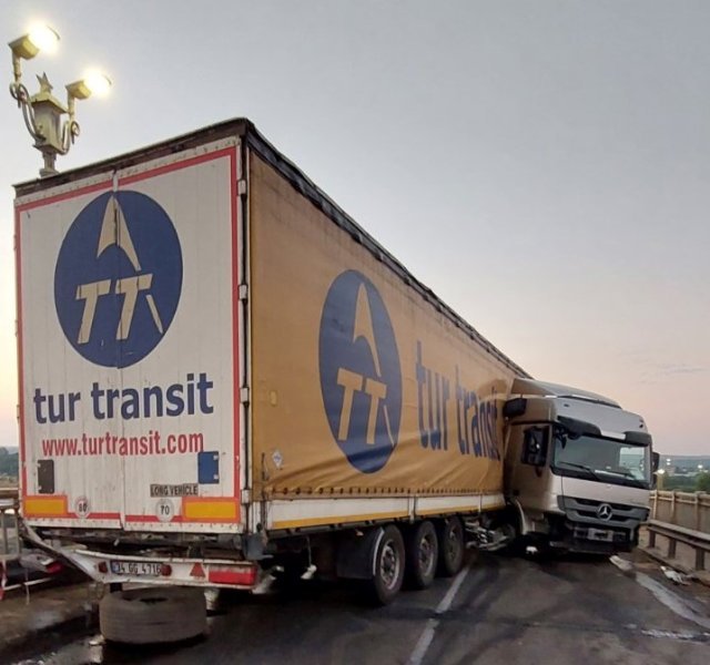 СЛЕД ТАПАТА: Пуснаха колите по Дунав мост, намериха и виновник за извънредната ситуация