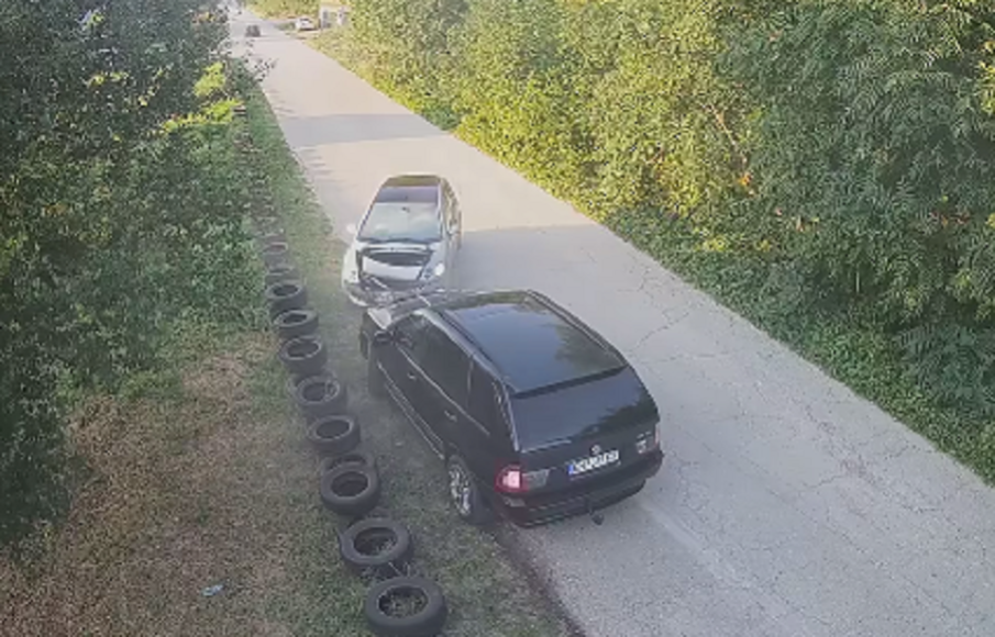 ЕКШЪН НА ПЪТЯ: Пиян шофьор на БМВ се натресе в кола в насрещното (ВИДЕО)