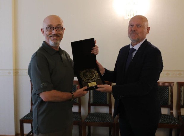 Тодор Тагарев посети Украйна, обеща всестранна подкрепа и бойни машини