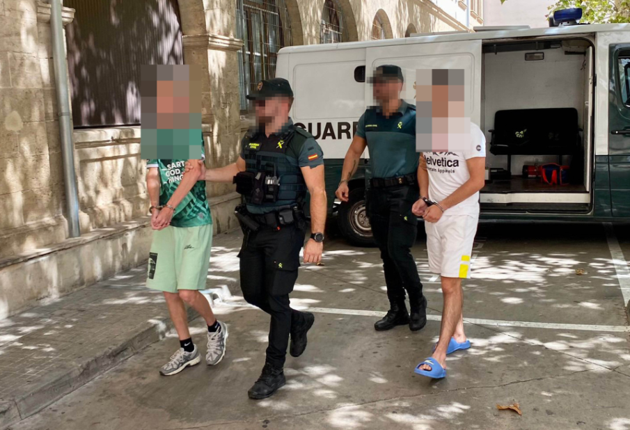 ГНУСНА ГАВРА: Осем мъже изнасилиха 18-годишна в известен курорт