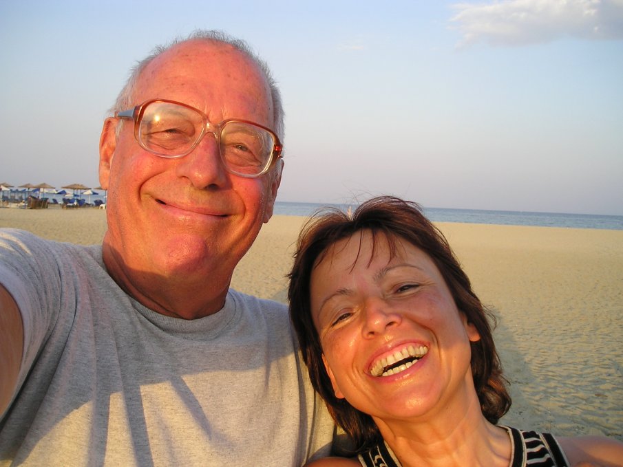 САМО В ПИК И РЕТРО: Вдовицата на Коста Цонев влезе в политиката, записа се в партията на Стефан Янев (СНИМКА)