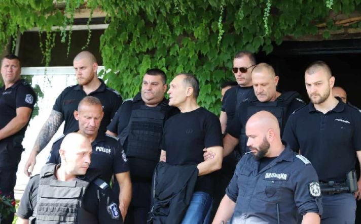 Гледат мярката за неотклонение на Васил Божков