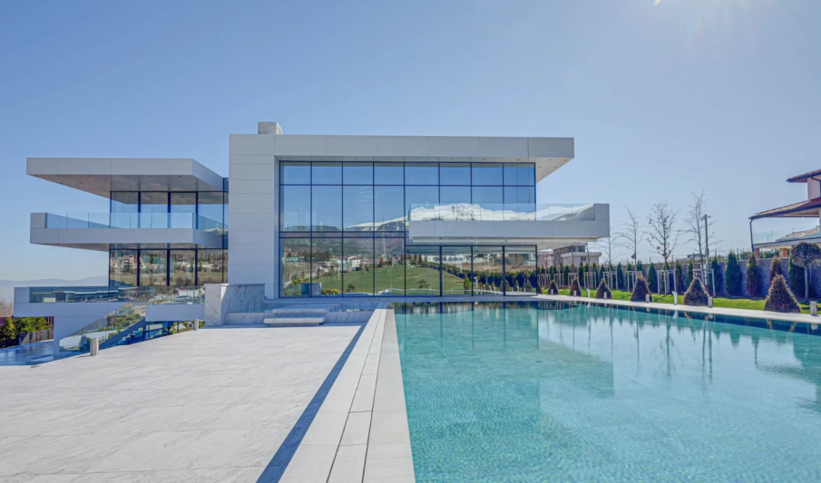 КАТО В ХОЛИВУД: Ето я най-скъпата къща в България (СНИМКИ)