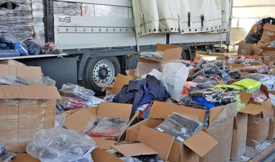 Митничари откриха 9670 фалшиви парфюма и дрехи на ферибота за Оряхово