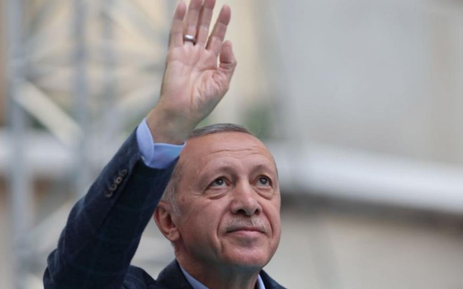 Турция отбеляза с нов химн 100-годишнината от създаването на републиката