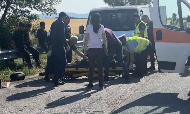 Мигрант лежа в безпомощност 2 часа на магистрала Тракия, преди да дойде линейка