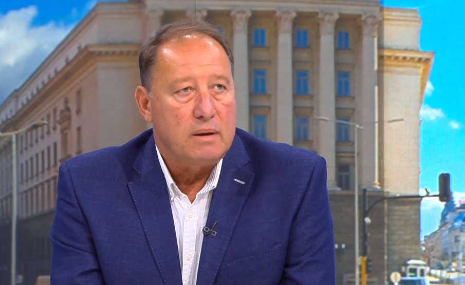 Ангел Найденов: Макар и закъсняла, оставката на Мустафа Емин е абсолютно логична постъпка