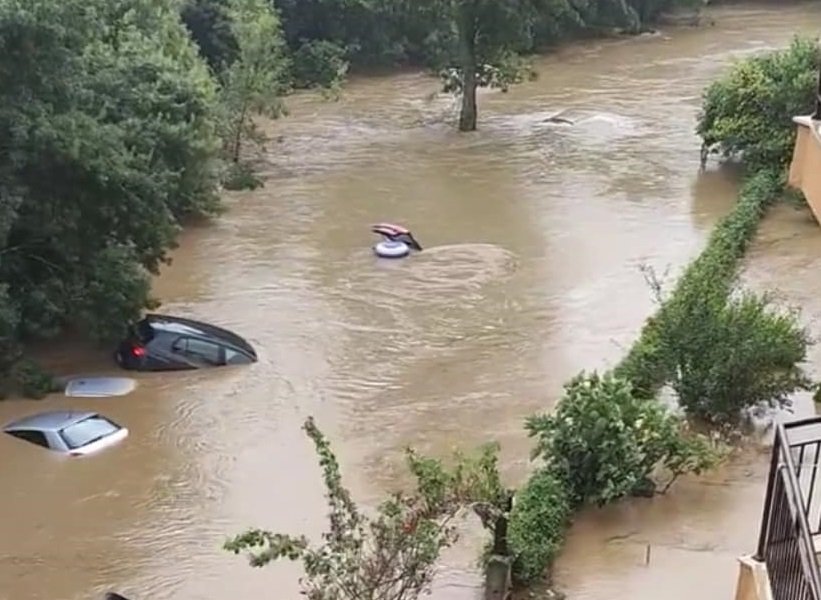 Евакуират къмпингите „Арапя“, „Нестинарка“ и Лозенец