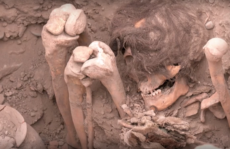 Мумия на 1000 години изкопаха археолози в Перу