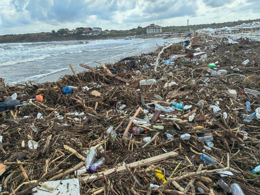 Преустановено е къпането в морето в Бургаска област