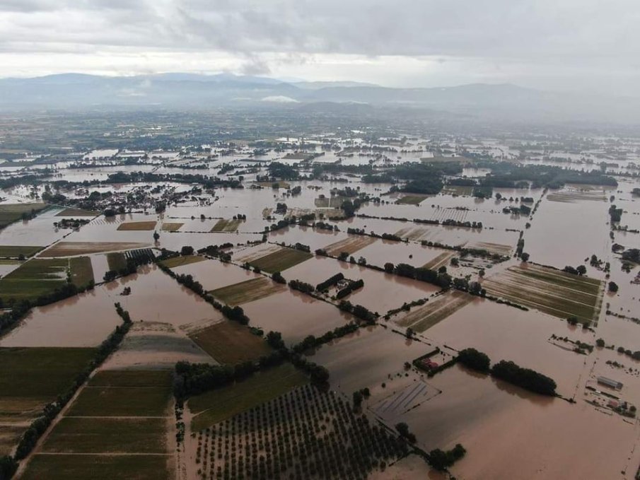 Поройни дъждове и гръмотевични бури причиниха щети в Гърция