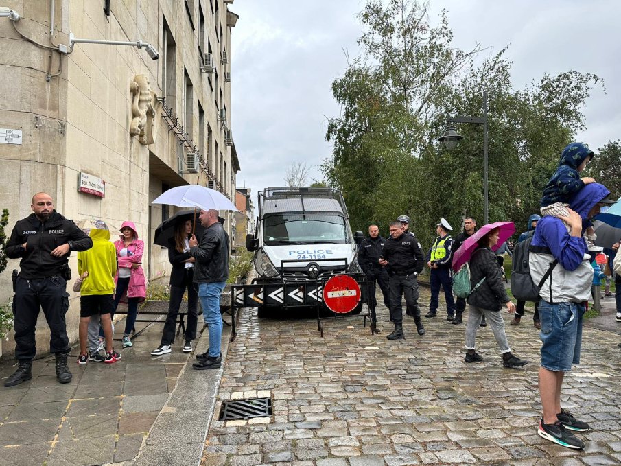 НЕДОВОЛСТВОТО НЕ СТИХВА: И тази вечер протест под прозорците на МВР заради смъртта на 15-годишния Филип