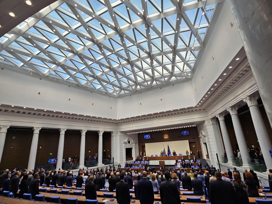 ПИК TV: Последен парламентарен контрол на 49-ото НС: Трима министри отсъстват (ОБНОВЕНА)