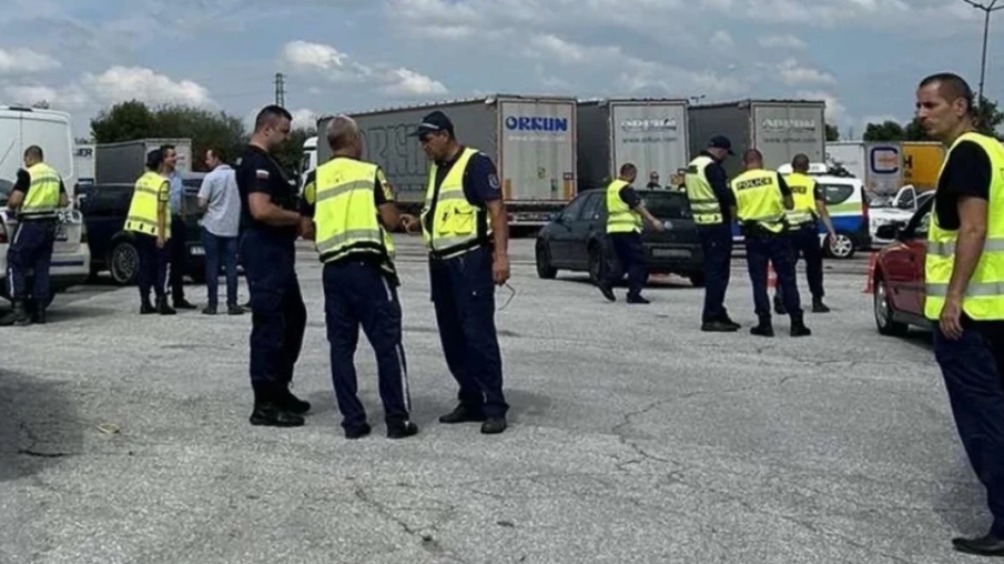 Мощна полицейска акция с митничари тече на АМ Тракия