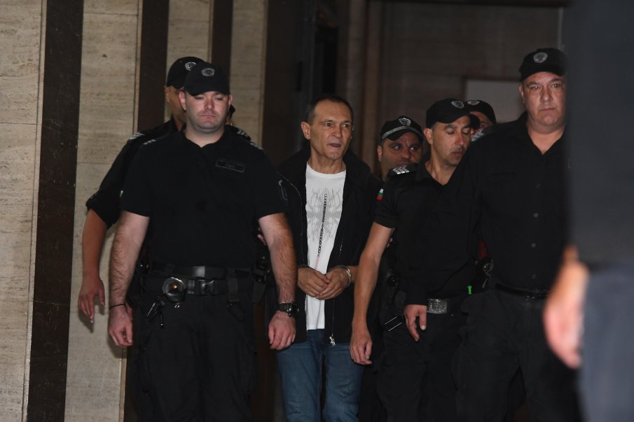 ИЗВЪНРЕДНО И ПЪРВО В ПИК! Божков се прибира вкъщи - няма да го арестуват по делото за убийствата и изнасилванията