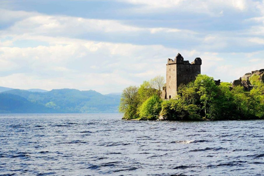 Токсично водорасло отрови най-голямото езеро във Великобритания